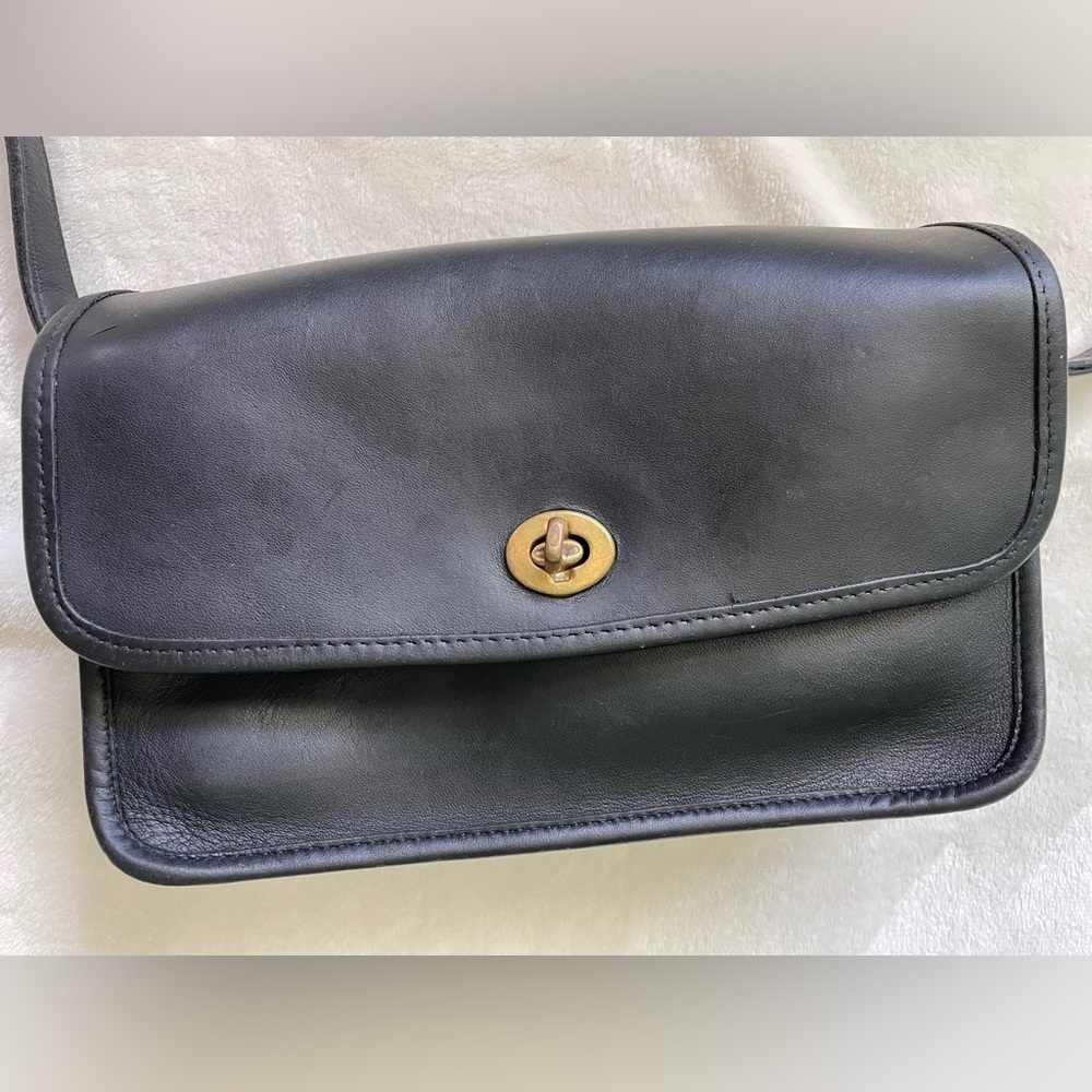 Genuine Vintage COACH Leather Purse - Picture 4 of 15